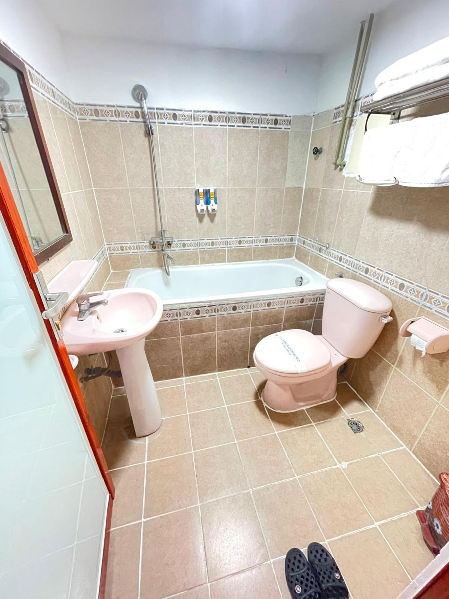 Nhat Tan Hotel هانوي المظهر الخارجي الصورة