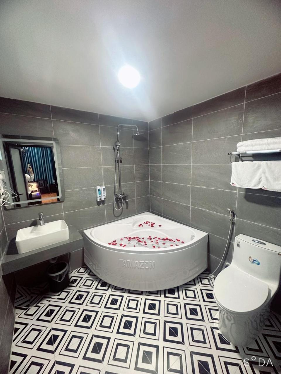 Nhat Tan Hotel هانوي المظهر الخارجي الصورة